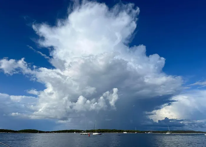 וילה Hvar Cricket House Pakleni Island חוואר