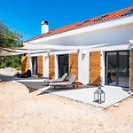 Hvar Cricket House Pakleni Island * חוואר