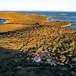 וילה Hvar Cricket House Pakleni Island *