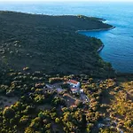 וילה Hvar Cricket House Pakleni Island חוואר