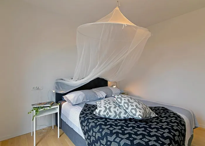 Vila Hvar Cricket House Pakleni Island